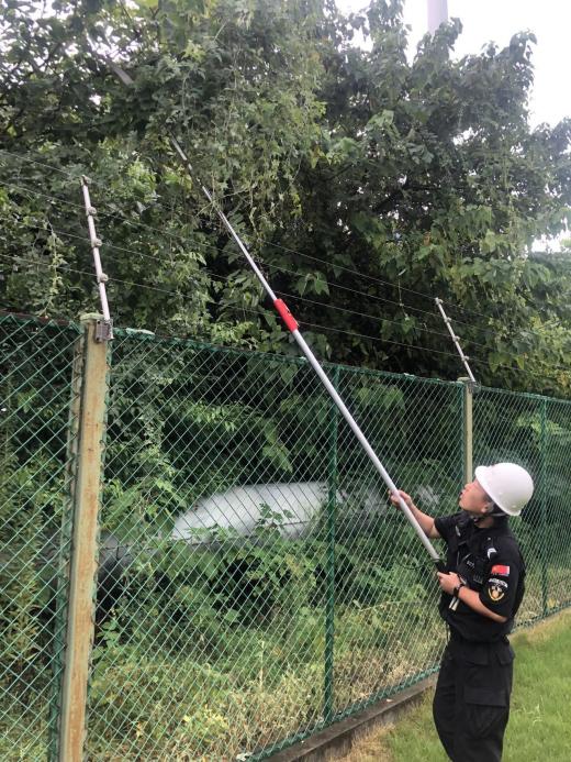 C:/Users/BA/Desktop/風(fēng)雨過后南京保安迅速行動(dòng)，恢復(fù)安“寧”面貌/2.jpg2