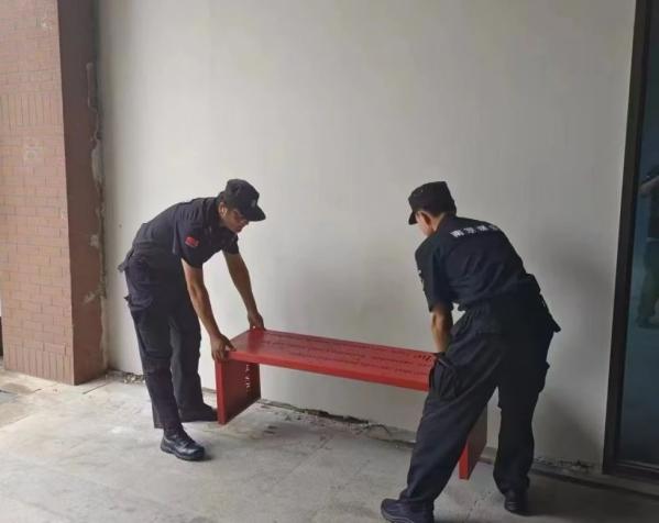 C:/Users/BA/Desktop/風(fēng)雨過后南京保安迅速行動(dòng)，恢復(fù)安“寧”面貌/6.jpg6