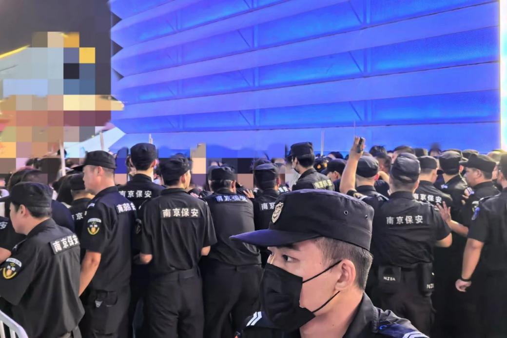 C:/Users/Administrator/Desktop/臺(tái)風(fēng)“貝碧嘉”來(lái)襲，南京保安積極應(yīng)對(duì)，“守”護(hù)萬(wàn)家團(tuán)圓！/12.jpg12