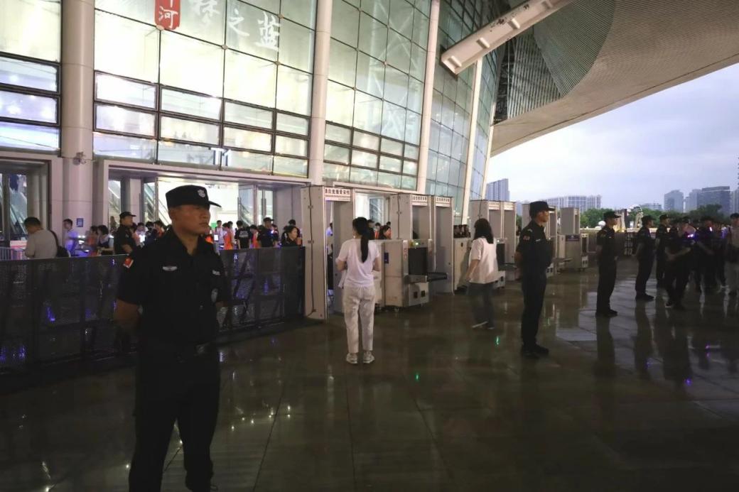 C:/Users/Administrator/Desktop/“安保鐵軍、硬核保障”2024系列報(bào)道四十二——南京市保安服務(wù)有限公司成功護(hù)航張碧晨「今兒個(gè)開心」十周年巡回演唱會(huì)南京站安保任務(wù)/3.jpg3