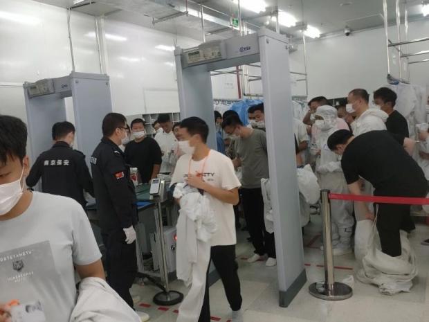 C:/Users/Administrator/Desktop/月滿中秋，南京市保安服務(wù)有限公司祝您中秋節(jié)快樂(lè)！/3.jpg3