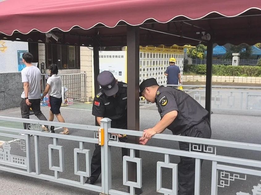 C:/Users/Administrator/Desktop/臺(tái)風(fēng)“貝碧嘉”來(lái)襲，南京保安積極應(yīng)對(duì)，“守”護(hù)萬(wàn)家團(tuán)圓！/4.jpg4