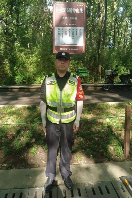 C:/Users/Administrator/Desktop/臺(tái)風(fēng)“貝碧嘉”來(lái)襲，南京保安積極應(yīng)對(duì)，“守”護(hù)萬(wàn)家團(tuán)圓！/1.jpg1