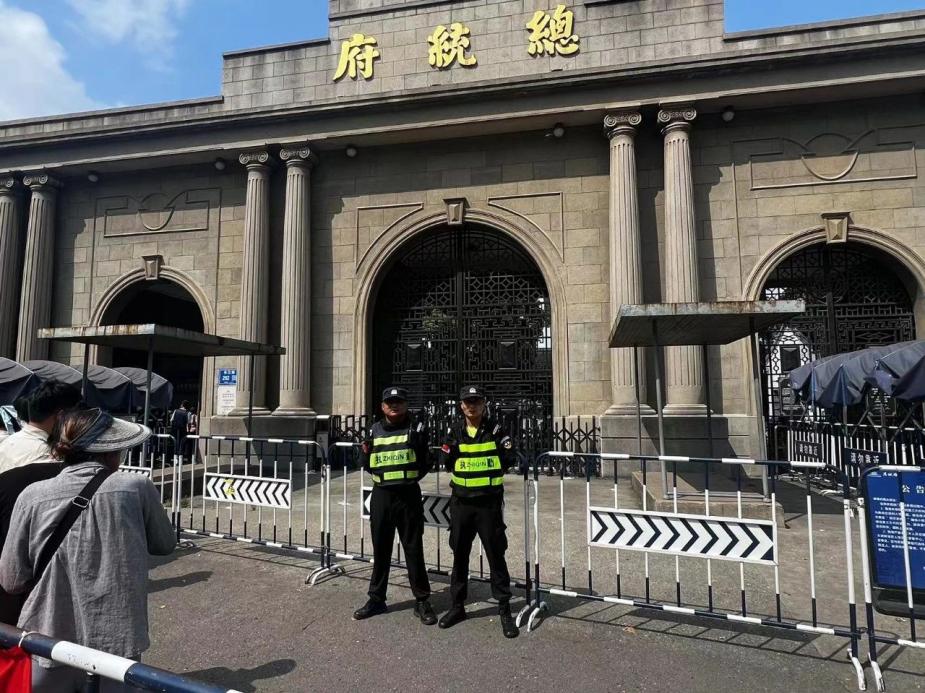 C:/Users/Administrator/Desktop/臺(tái)風(fēng)“貝碧嘉”來(lái)襲，南京保安積極應(yīng)對(duì)，“守”護(hù)萬(wàn)家團(tuán)圓！/7.jpg7