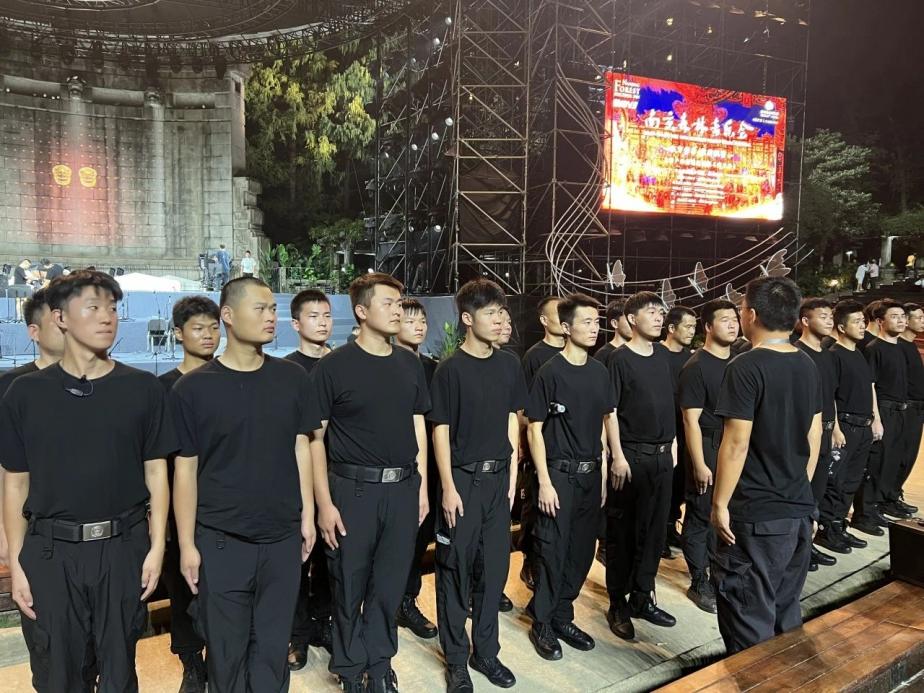 C:/Users/Administrator/Desktop/臺(tái)風(fēng)“貝碧嘉”來(lái)襲，南京保安積極應(yīng)對(duì)，“守”護(hù)萬(wàn)家團(tuán)圓！/10.jpg10