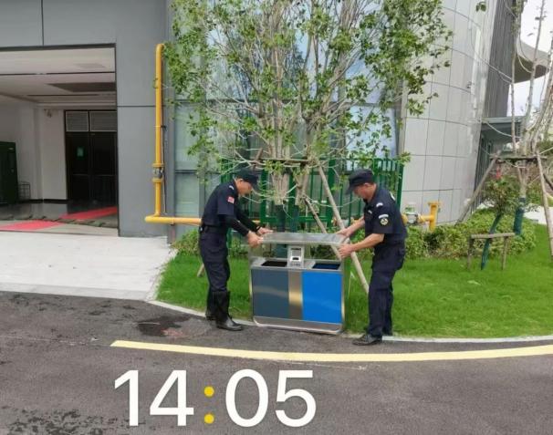 C:/Users/BA/Desktop/風(fēng)雨過后南京保安迅速行動(dòng)，恢復(fù)安“寧”面貌/4.jpg4