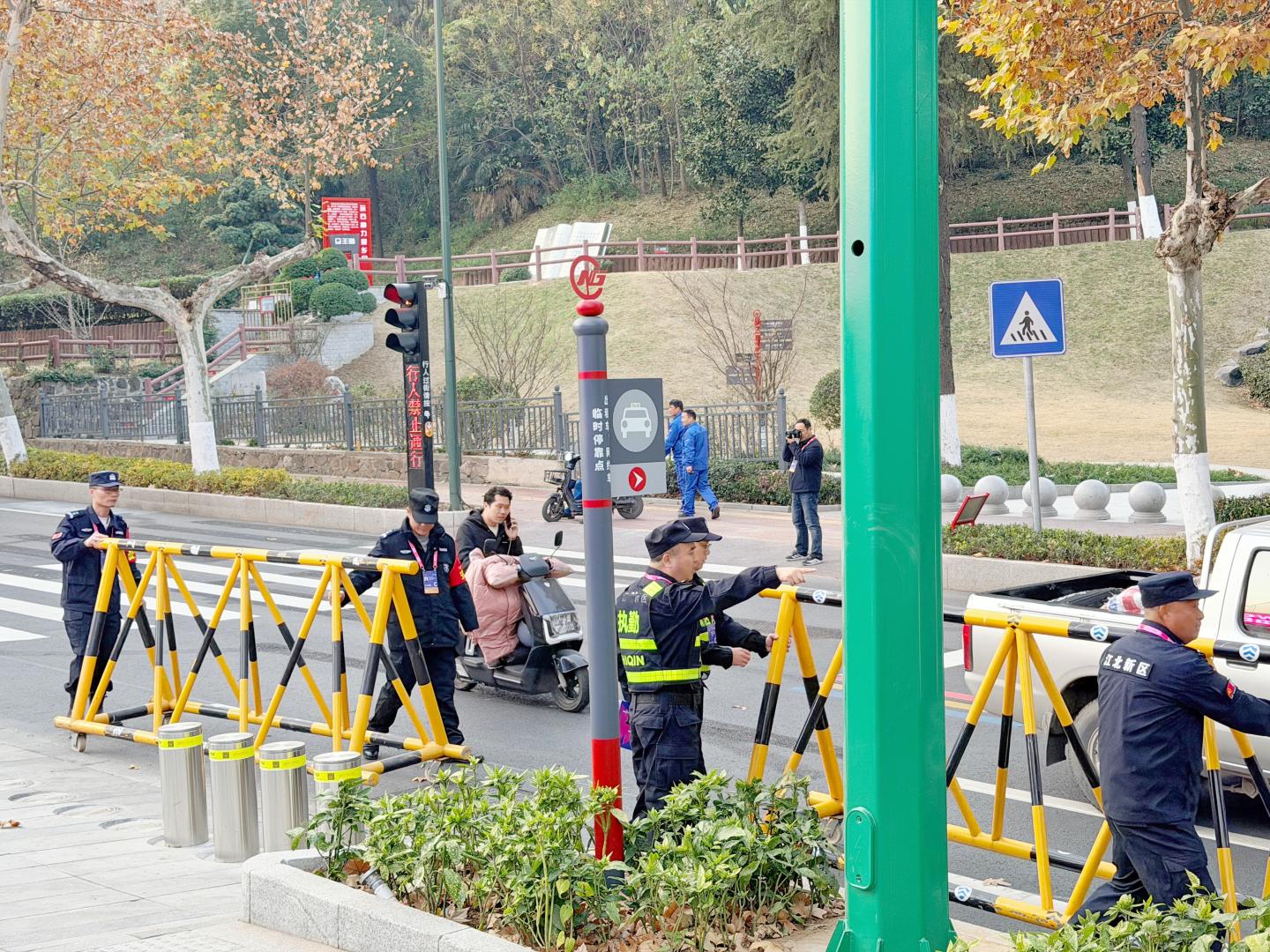 E:/25.12.10后 上傳網(wǎng)站留存/“保安衛(wèi)士”護(hù)航，熱血燃賽場(chǎng)！——南京市保安服務(wù)有限公司大廠分公司保障WCBA女籃聯(lián)賽激情開(kāi)燃/照片/微信圖片_20251210163658_265_1.jpg微信圖片_20251210163658_265_1