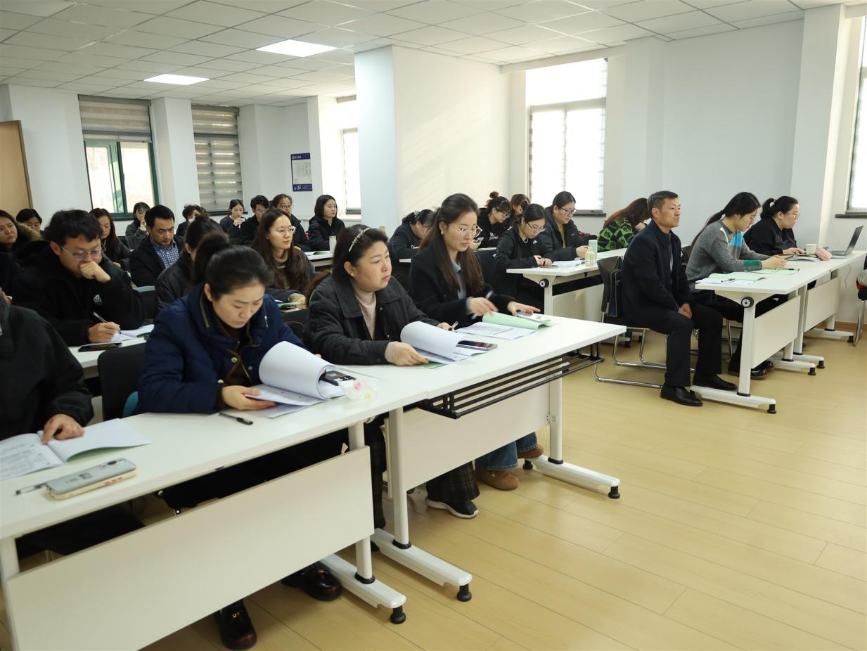 E:/25.12.10后 上傳網(wǎng)站留存/學新規(guī)強技能 防風險促合規(guī)——南京市保安服務(wù)有限公司舉辦新增值稅法專題培訓(xùn)/照片/IMG_9380_副本.jpgIMG_9380_副本